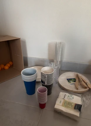 Lot de Vaisselle Jetable & Accessoires de Fête, condizioni: Ottime, €2.00, €2.80 include la Protezione acquisti