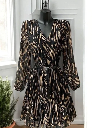 Robe courte noire taille M, marque: Boutique Parisienne, état: Très bon état, taille: M / 38 / 10, 31,00 €, 33,25 € Protection acheteurs (Pro) incluse