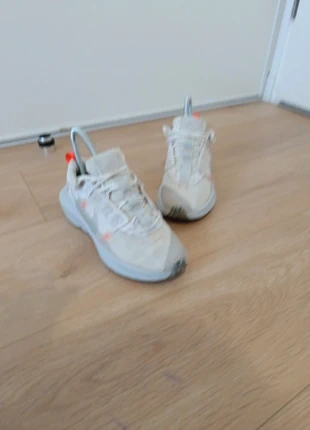 Nike cratère impact en très bon état T-36, marque: Nike, état: Très bon état, taille: 36, 25,00 €, 26,95 € Protection acheteurs incluse