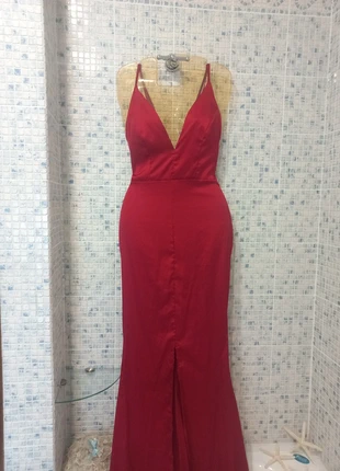 Vestito lungo rosso con spacco, brand: Boutique Italiana, condizioni: Ottime, taglia: M / IT 42 / EU 38, €18.00, €19.60 include la Protezione acquisti