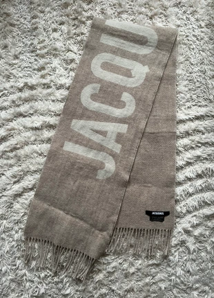 Sjaal van Jacquemus, merk: Jacquemus, staat: Nieuw zonder prijskaartje, € 140,00, € 147,70 inclusief Kopersbescherming