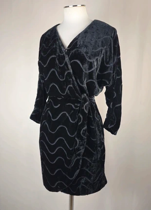 Vestito a portafoglio in velluto nero di & Other Stories taglia S, marke: & Other Stories, zustand: Sehr gut, größe: S / 36 / 8, 20,00 €, 21,70 € inklusive Vinted-Käuferschutz