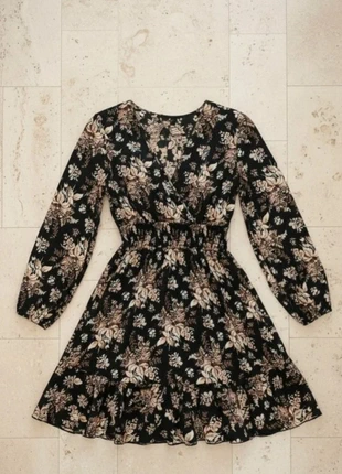 Robe Fleurie Chic d'Automne/Hiver
Robe Patineuse Fleurie Noire à Manches Longues, merk: Vintage Dressing, staat: Heel goed, maat: S / 36 / 8, € 34,90, € 37,35 inclusief Kopersbescherming