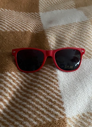 Q music zonnebril NIEUW, merk: Q-Music, staat: Nieuw zonder prijskaartje, € 7,50, € 8,58 inclusief Kopersbescherming