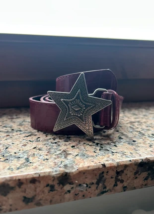 cintura stile y2k rossa con fibbia a stella, marque: y2k, état: Neuf sans étiquette, taille: 110 cm, 7,90 €, 9,00 € Protection acheteurs incluse