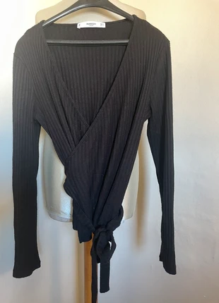 Pull Mango cache cœur noir taille M soit 38, marque: Mango, état: Très bon état, taille: M / 38 / 10, 8,00 €, 9,10 € Protection acheteurs incluse