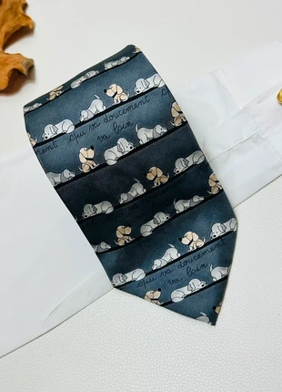 Cravate en soie - motif chien qui vas doucement vas loin - très bon état, marque: Vintage Dressing, état: Très bon état, 5,00 €, 5,95 € Protection acheteurs (Pro) incluse