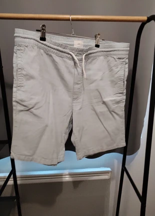 Short H&M en M, marque: H&M, état: Très bon état, taille: M, 6,00 €, 7,00 € Protection acheteurs incluse