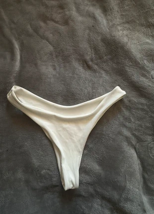 Wit bikini broekje, merk: Shein, staat: Heel goed, maat: L / 40 / 12, € 1,00, € 1,75 inclusief Kopersbescherming
