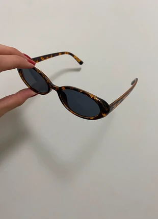Oval maculate Black Sunglasses, brand: Vintage Dressing, condizioni: Ottime, €11.99, €13.29 include la Protezione acquisti