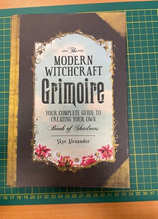 The Modern Witchcraft Grimoire, état: Très bon état, 10,00 €, 11,20 € Protection acheteurs (Pro) incluse