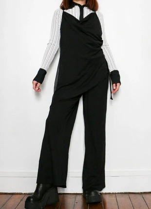 Black jumpsuit | Combinaison vintage avec voile asymétrique, brand: Vintage, condizioni: Ottime, taglia: L / IT 44 / EU 40, €15.00, €16.45 include la Protezione acquisti Pro