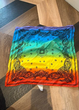 Primark pride rainbow print paisley bandana, merk: Primark, staat: Nieuw zonder prijskaartje, € 2,00, € 2,80 inclusief Kopersbescherming