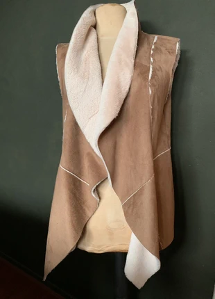 Gilet van imitatie suède m/ bont, merk: Trend One, staat: Heel goed, maat: XL / 42 / 14, € 10,00, € 11,20 inclusief Kopersbescherming