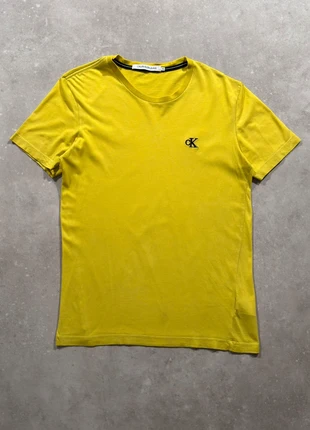 T-shirt Calvin Klein Jeans jaune M, marque: Calvin Klein, état: Très bon état, taille: M, 10,00 €, 11,20 € Protection acheteurs (Pro) incluse