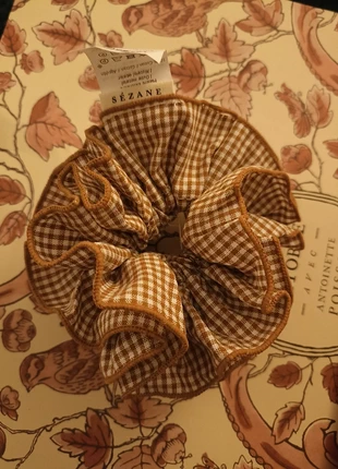 Chouchou vichy marron Sézane, marque: Sézane, état: Neuf avec étiquette, 12,00 €, 13,30 € Protection acheteurs incluse