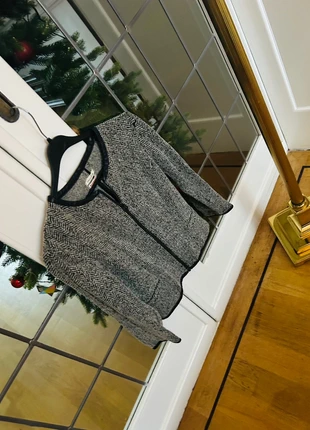 Queen Máxima jasje met leren bies (Natan, Sézane stile), merk: Vanilia, staat: Heel goed, maat: Universele maat, € 24,00, € 25,90 inclusief Kopersbescherming