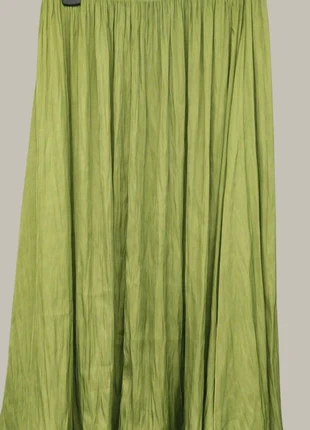 ZARA Satin style Midi Skirt – Green Size 8/36, brand: Zara, condition: Very good, size: S / 36 / 8, €10.99, €12.24 includes Buyer Protection