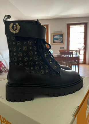 anfibi da donna, merk: Pollini, staat: Heel goed, maat: 38, € 100,00, € 105,70 inclusief Kopersbescherming