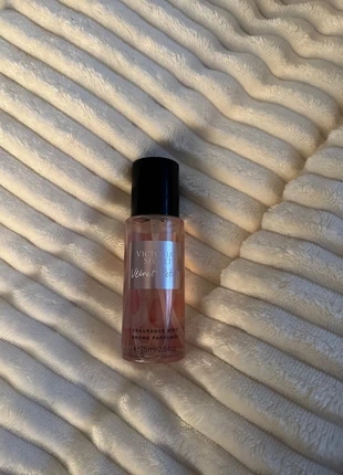 Victoria’s Secret mini body mist velvet petals, merk: Victoria's Secret, staat: Nieuw met prijskaartje, € 4,00, € 4,90 inclusief Kopersbescherming