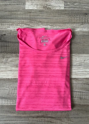 Nike Dri-Fit – t shirt de sport rose – Taille M, marque: Nike, état: Très bon état, taille: M / 38 / 10, 8,00 €, 9,10 € Protection acheteurs (Pro) incluse