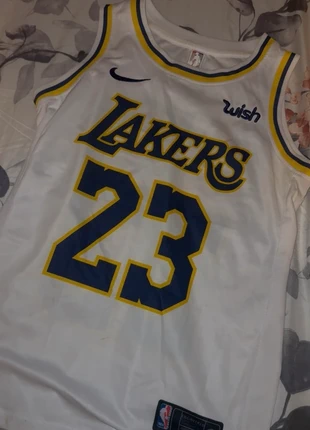 Maillot de basket Lakers, état: Satisfaisant, taille: S / 36 / 8, 3,00 €, 3,85 € Protection acheteurs incluse