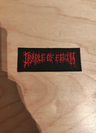 Patch en tissu du groupe Cradle of Filth 3,5 x 9.5 cm brodé, marque: Cradle Of Filth, état: Neuf, 3,00 €, 3,85 € Protection acheteurs incluse