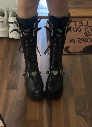 goth platform boots, marque: Dolls Kill, état: Neuf sans étiquette, taille: 41, 80,00 €, 84,70 € Protection acheteurs incluse
