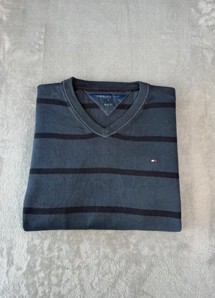 Pull Tommy Hilfiger col en V | Taille L | Marine logo brodé, merk: Tommy Hilfiger, staat: Heel goed, maat: L, € 9,90, € 11,10 inclusief Kopersbescherming