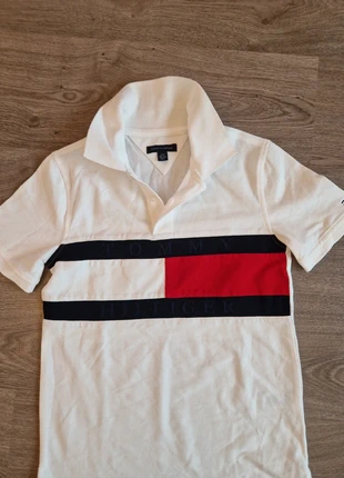 Tommy polo, merk: Tommy Hilfiger, staat: Nieuw zonder prijskaartje, maat: 12-18 maanden / 80 cm, € 10,00, € 11,20 inclusief Kopersbescherming