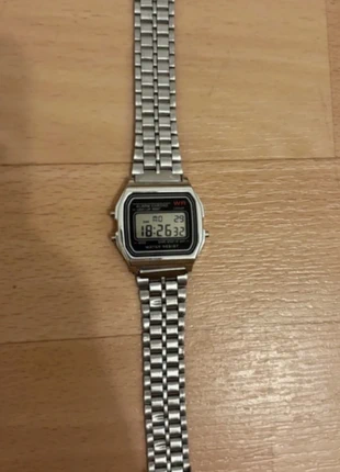 Montre style casio gris vintage y2k, marque: CASIO, état: Neuf sans étiquette, taille: Taille unique, 10,00 €, 11,20 € Protection acheteurs incluse