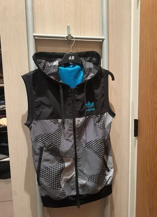 Adidas sportvest, merk: adidas, staat: Heel goed, € 8,00, € 9,10 inclusief Kopersbescherming