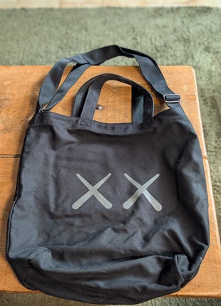 Sac Uniqlo Kaws Warhol, marque: Kaws, état: Très bon état, 12,00 €, 13,30 € Protection acheteurs incluse