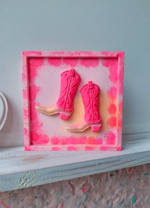 Nieuw! Tegeltje met cowboylaarzen boots neonpink roze, merk: wandpareltjes.van.marjo, staat: Nieuw, € 11,95, € 13,25 inclusief Kopersbescherming Pro