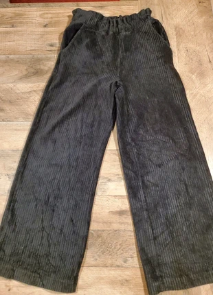 Pantalon velours noir, marque: Kiabi, état: Bon état, taille: 10 ans / 140 cm, 2,00 €, 2,80 € Protection acheteurs incluse