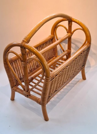 Vintage Boho Rotan Lectuurbak, merk: Boho Style, staat: Heel goed, € 35,00, € 37,45 inclusief Kopersbescherming