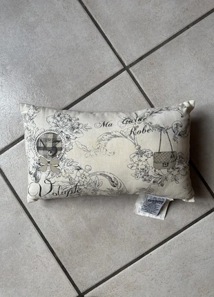 Petit coussin girly, marke: Maisons du Monde, zustand: Sehr gut, größe: Sonstige, 1,00 €, 1,75 € inklusive Vinted-Käuferschutz