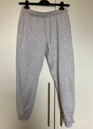 Hellgraue Jogginghose, marque: Zara, état: Neuf sans étiquette, taille: M / 38 / 10, 7,00 €, 8,05 € Protection acheteurs incluse