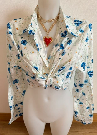 Chemise blouse blanche et bleue à motifs fleuris 🌹, marque: Atelier L, état: Très bon état, taille: L / 40 / 12, 14,00 €, 15,40 € Protection acheteurs incluse