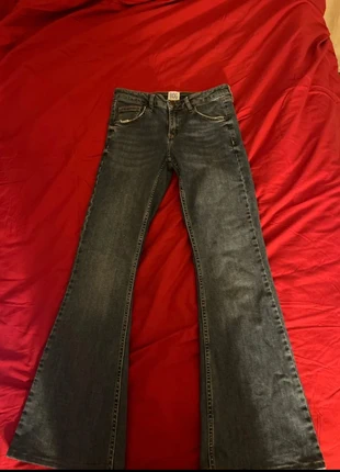 jean taille basse patte d’éléphant, brand: BDG, condition: Very good, size: XS / 34 / 6, €16.00, €17.50 includes Buyer Protection