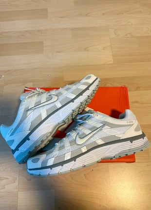 P6000 blanche taille 45, marque: Nike, état: Neuf avec étiquette, taille: 45, 95,99 €, 101,49 € Protection acheteurs incluse