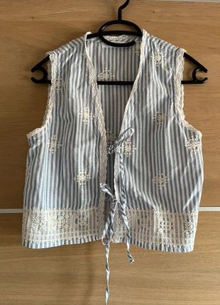 Gilet sans manches ligné avec noeuds sur le devant - Taille S, marque: Boutique indépendante, état: Très bon état, taille: S / 36 / 8, 12,00 €, 13,30 € Protection acheteurs incluse