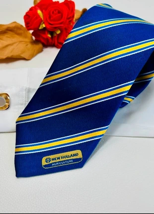 Cravate CD Silks promotionnelle New Holland - Allemagne - soie bleu rayure jaune - très bon état, marque: CD SILKS, état: Très bon état, 16,00 €, 17,50 € Protection acheteurs (Pro) incluse