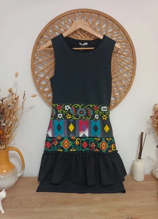Vestido de tirantes con cinturilla de colores y falda con volante, talla S-M, marque: Fermir, Desigual, état: Très bon état, taille: S / 36 / 8, 15,00 €, 16,45 € Protection acheteurs incluse