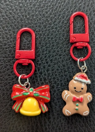 Kerst sleutelhanger clip on kerstbel strik en gingerbread cookie, merk: Merry Christmas, staat: Nieuw zonder prijskaartje, € 1,50, € 2,28 inclusief Kopersbescherming