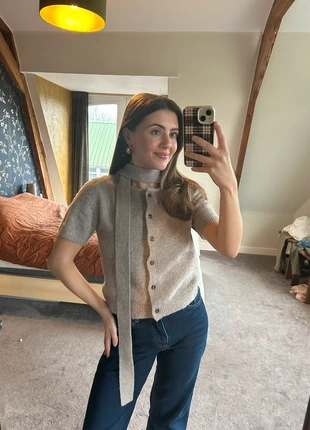 Vest with scarf detail H&M, merk: H&M, staat: Nieuw zonder prijskaartje, maat: XS / 34 / 6, € 10,00, € 11,20 inclusief Kopersbescherming