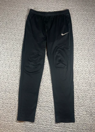 Jogging Nike | Taille L | Noir & Blanc, marca: Nike, estado: Muito bom, tamanho: L, €24.00, €25.90 inclui Proteção do Comprador