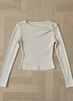 Haut beige asymétrique côtelé – taille M, condizioni: Ottime, taglia: M / IT 42 / EU 38, €36.99, €39.54 include la Protezione acquisti