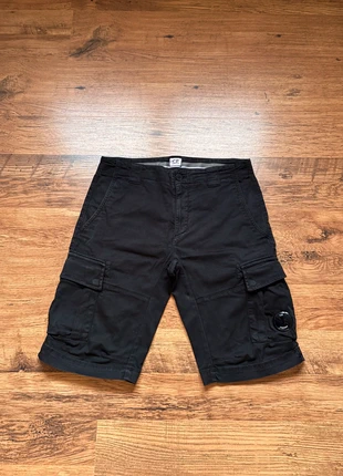Short cargo CP Company noir avec lentille sur la poche, brand: C.P. Company, condition: Very good, size: S, €70.00, €74.20 includes Buyer Protection