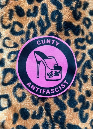 patch cunty antifa rose, marque: DIY, état: Très bon état, 4,00 €, 4,90 € Protection acheteurs incluse